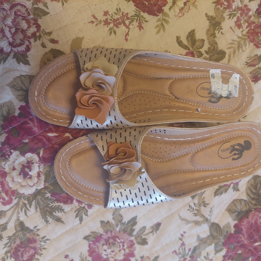 Gold Wedge Sandals Size 10 Good Choice Brand